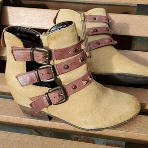 OTBT Valley View boots excellent Anthropology